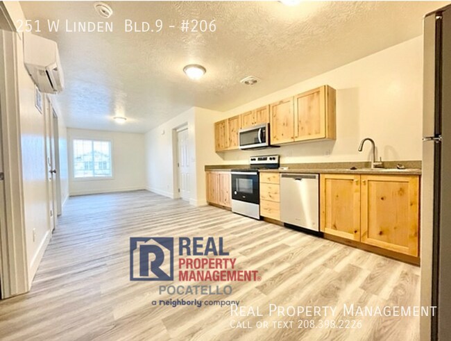 Building Photo - 3 Bedroom 1 Bath Apartment - Fiber Interne...