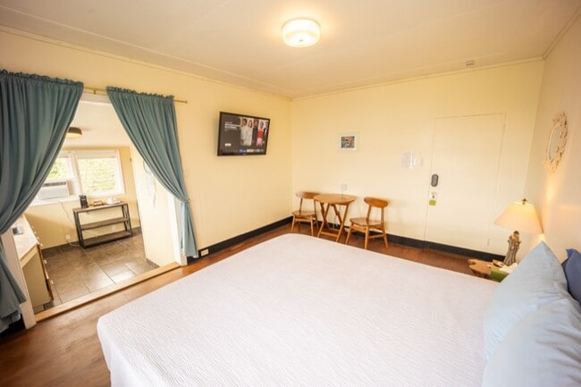 Building Photo - 57 Hina St