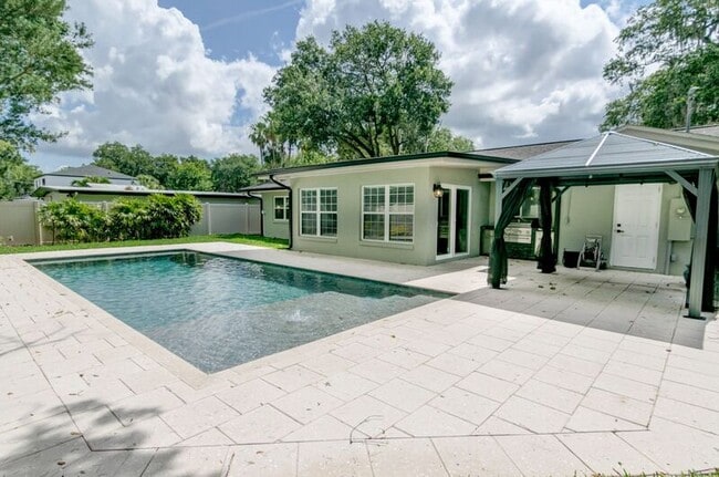 Photo - 2031 Temple Dr House