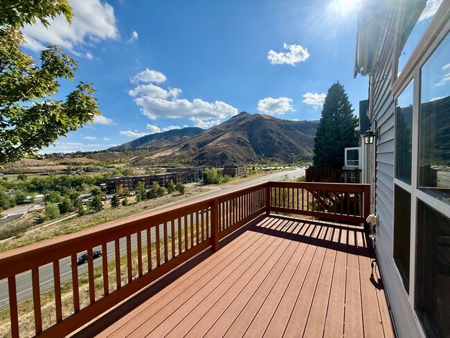 Building Photo - 537 Canyon View Dr