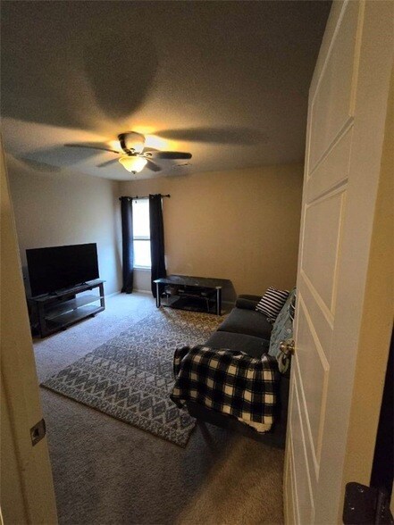 Foto del edificio - 1302 S Springfield Dr
