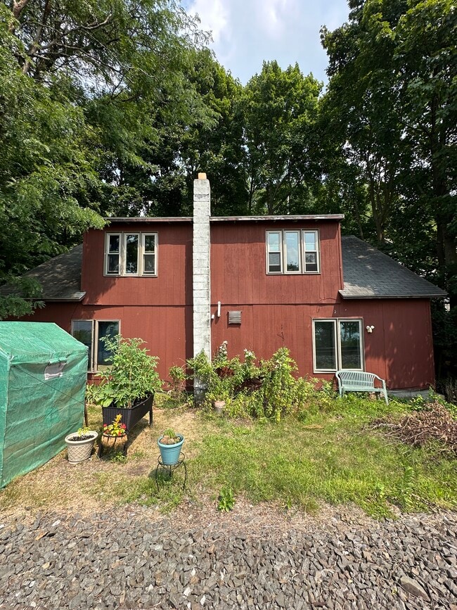 Building Photo - 1138 E Shore Dr