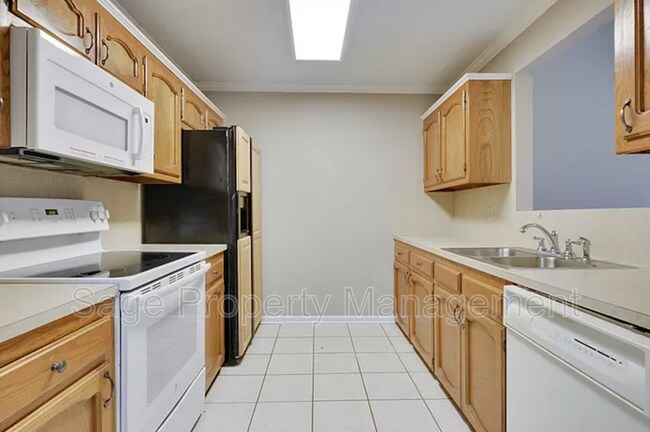 Foto del edificio - 5365 Sleepy Hollow Dr