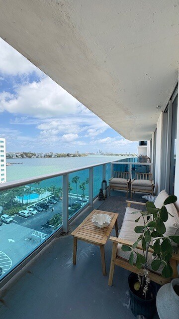 Foto del edificio - 7501 E Treasure Dr