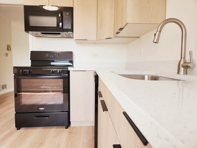 Building Photo - 32 E 58th St