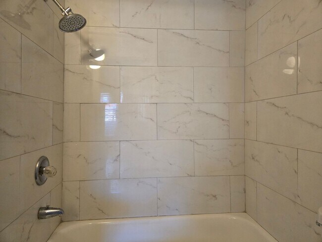 Foto del edificio - 1 Bed 1 Bath Apartment Cap Hill