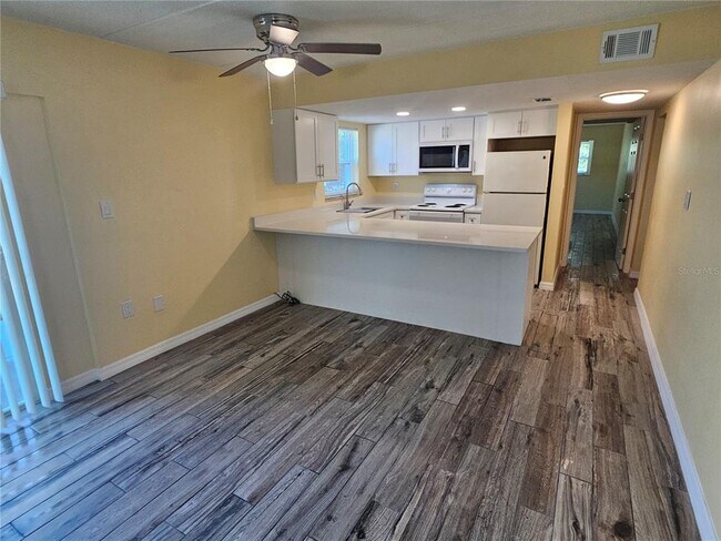 Foto del edificio - 2045 Alpine Rd