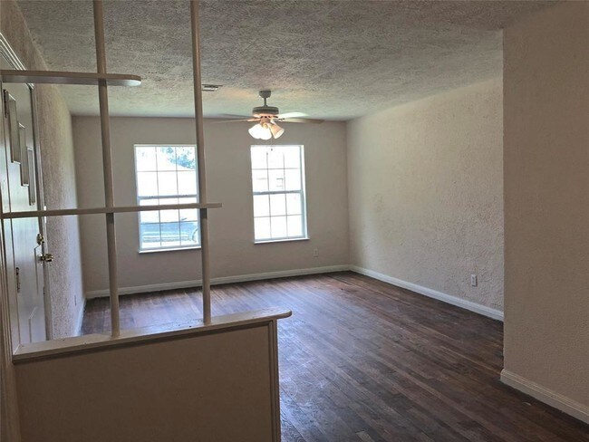 Building Photo - 1407 Loper St