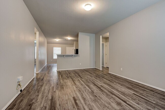 Foto del edificio - Conveniently located near HWY, shopping, d...
