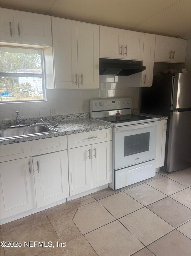 Building Photo - 105 Rhine St