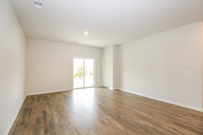 Building Photo - 139 S Reindeer Rd, Surfside Beach, SC