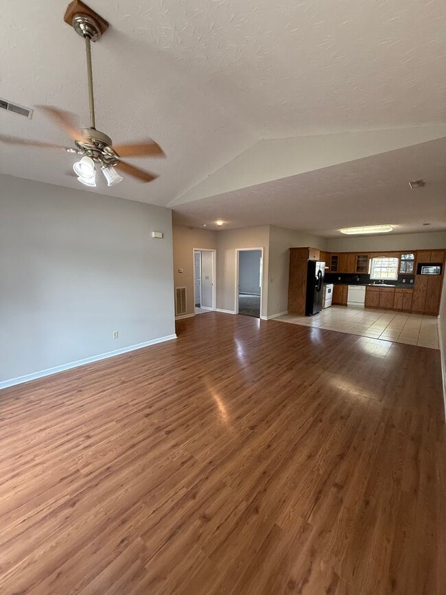 Building Photo - 104 Cedar Tree Ln