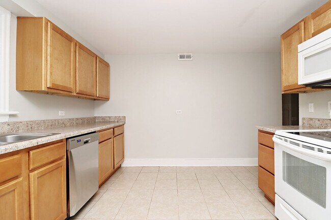 Foto del edificio - Spacious Fry's Spring Basement Apartment