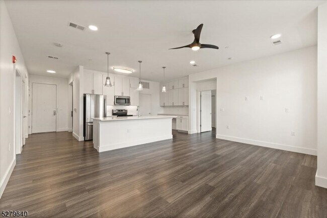 Building Photo - 450 Springfield Ave