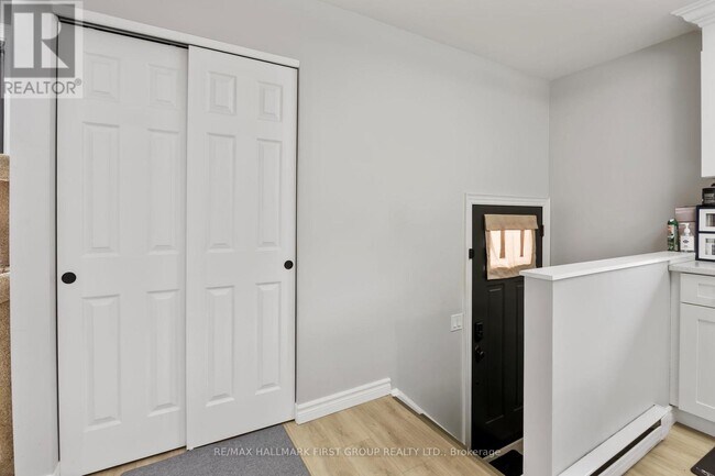 Photo du bâtiment - 1014 Renaissance Dr