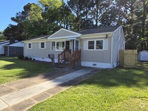 Building Photo - 217 Greenwood Ln