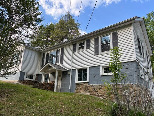 Foto del edificio - 16 Miracle Dr