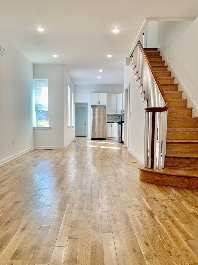 Building Photo - Newly Renovated 3-Bedroom Townhome in Port...