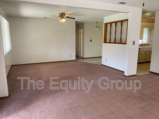Building Photo - 2921 W Country Ave