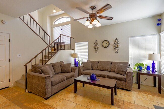 Building Photo - 2 Primary Suite Henderson Home With Commun...