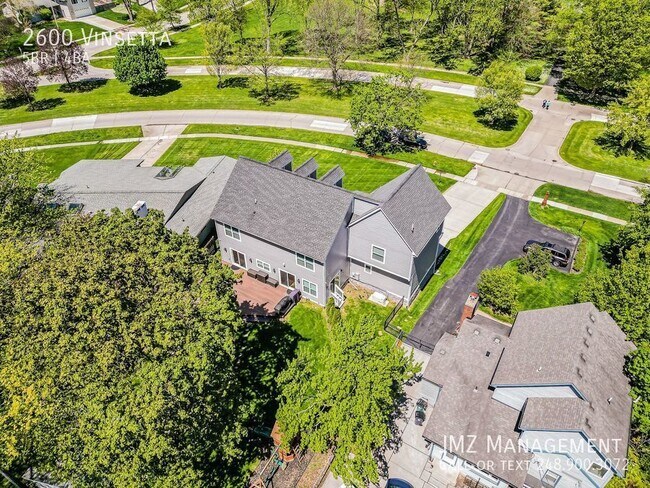 Foto del edificio - Introducing a spacious 5-bedroom, 3.5-bath...