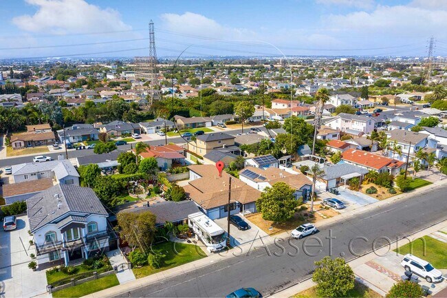 Foto del edificio - Spacious 3-Bedroom Torrance Home with Private Yard & Modern Interior
