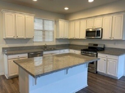 Kitchen - 11904 Nixon Ln