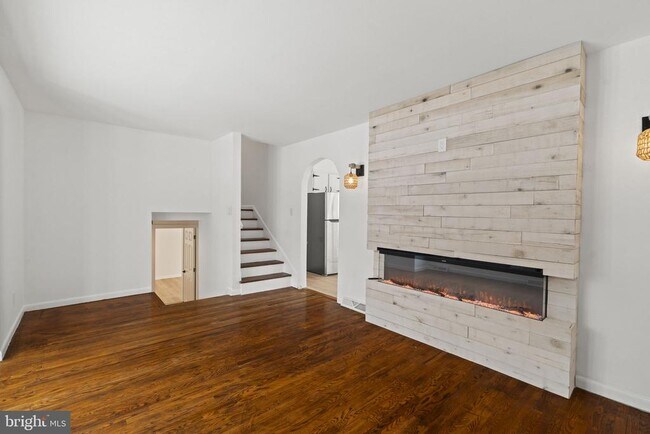 Building Photo - 395 Montgomery Dr