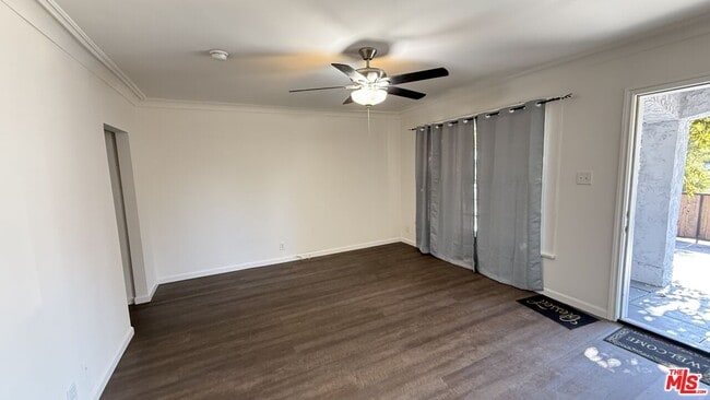 Building Photo - 607 W 47th St