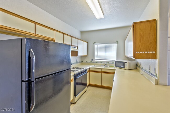 Building Photo - 5751 E Hacienda Ave