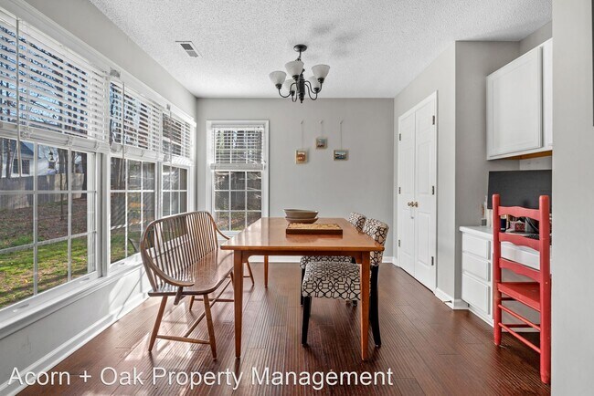 Foto del edificio - 3 br, 2.5 bath House - 4 Burwell Ct