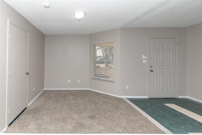 Building Photo - 12931 Heyerdahl Dr