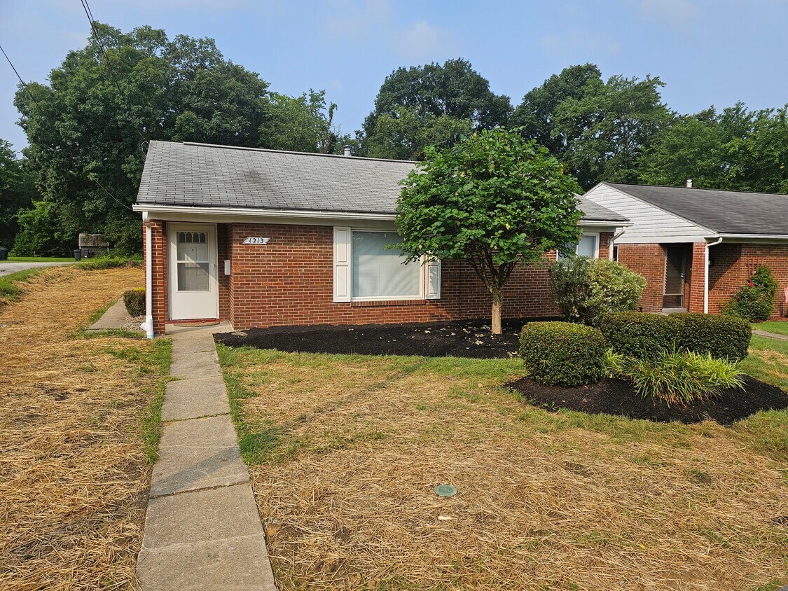 1213 Lynn St, Aliquippa, PA 15001 House Rental in Aliquippa, PA