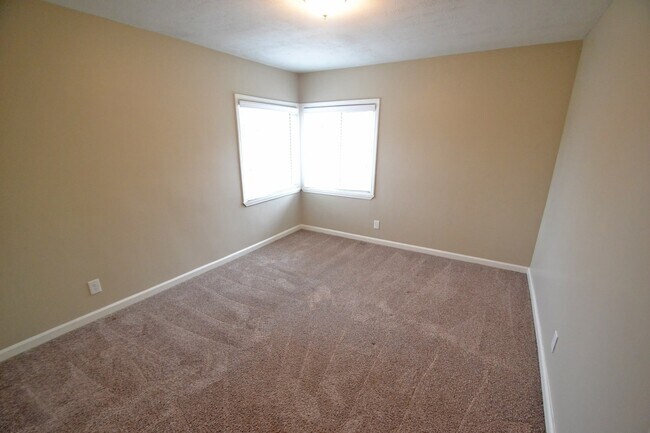 Building Photo - 13713 Busby Dr