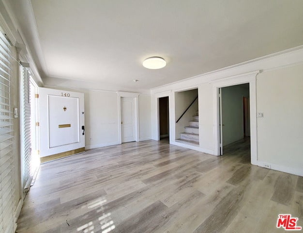 Building Photo - 140 N Serrano Ave