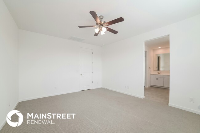 Building Photo - 10920 S 55th Ln