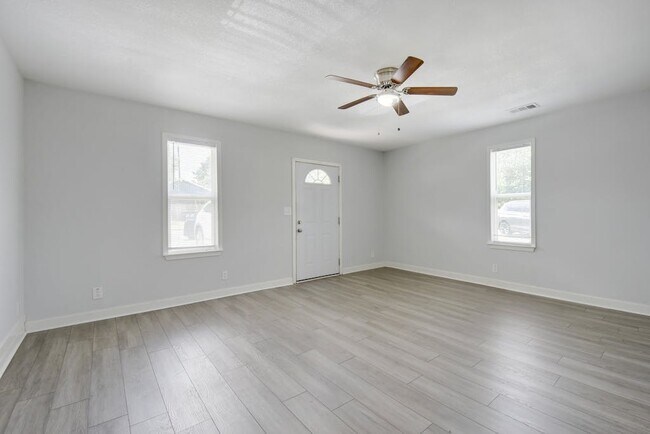 Inviting Den - 5900 Harwill Cir