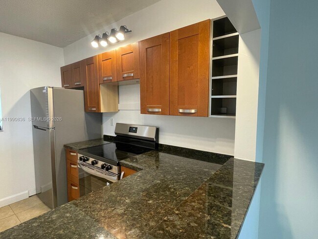 Foto del edificio - 3410 Foxcroft Rd