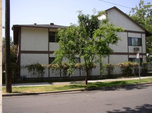 Primary Photo - Walnut Apartments