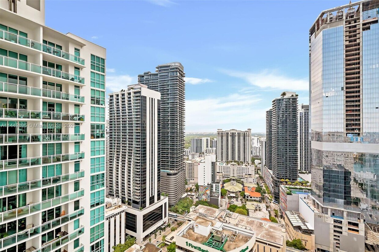 Primary Photo - 950 Brickell Bay Dr