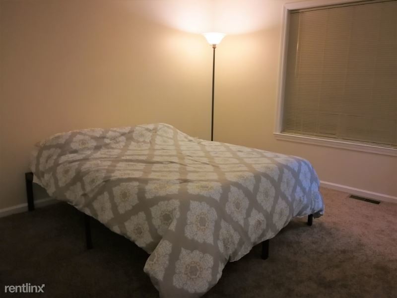 Foto principal - 9812 Rea Rd