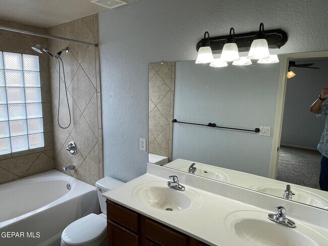 Building Photo - 12965 Beto Portugal Ln