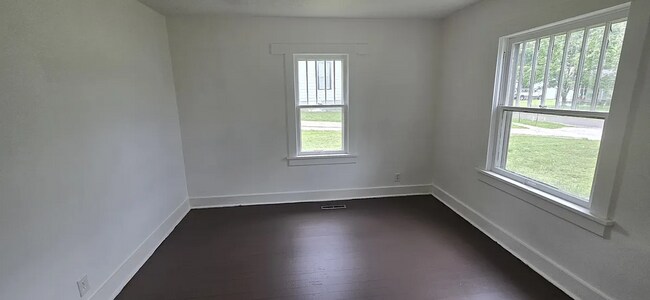 Foto del edificio - 2062 N Albertha Ave