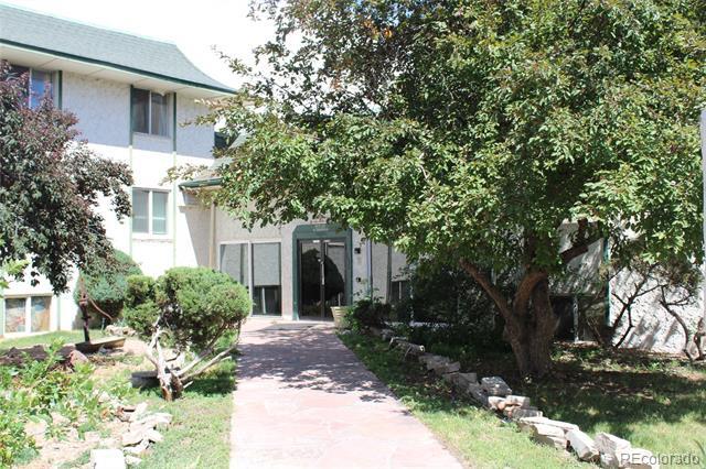 Foto del edificio - 8822 E Florida Ave