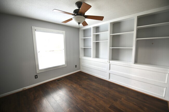 Foto del edificio - 4400 Greensbury Dr