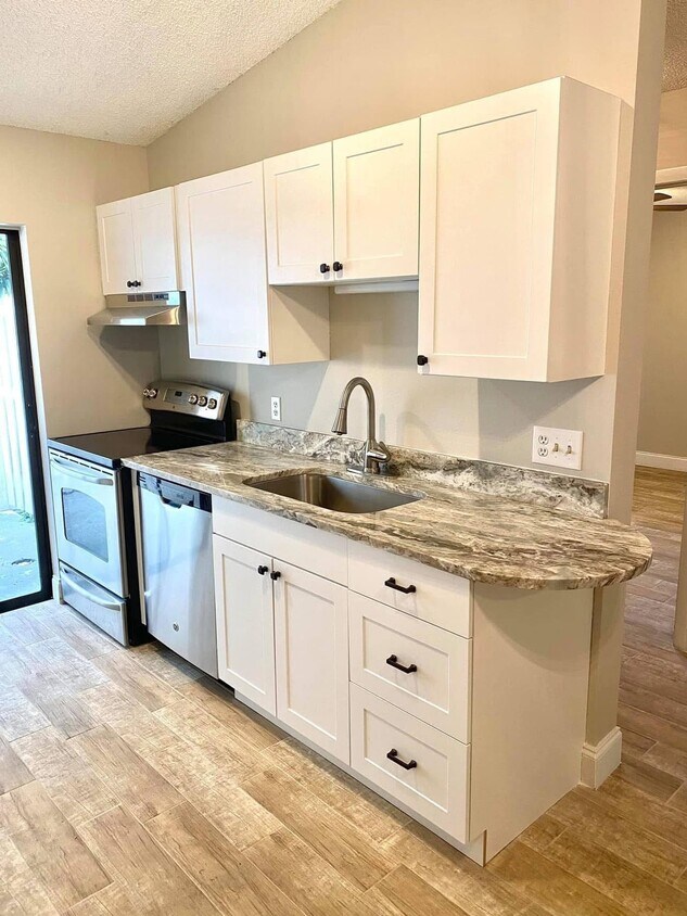 Foto principal - 2918 60th St W