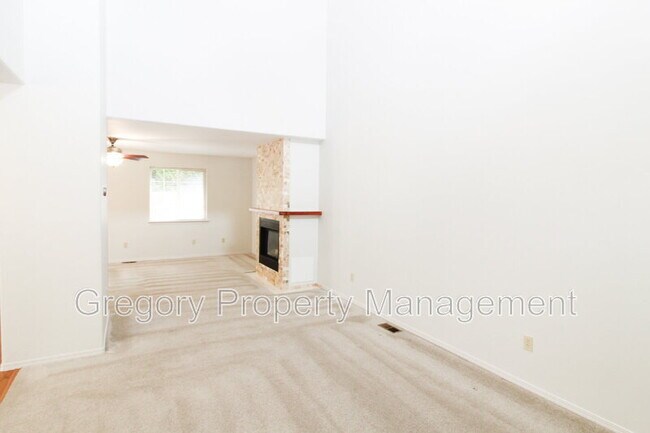 Foto del edificio - 2000 Village Green Dr