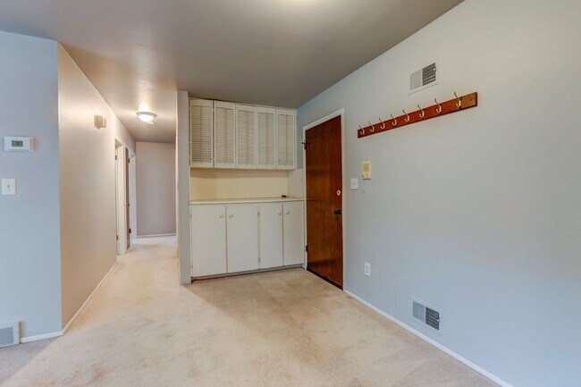 Foto del edificio - COMING SOON! Bright, Inviting 3-Bedroom Home in Prime Royal Oak Location!