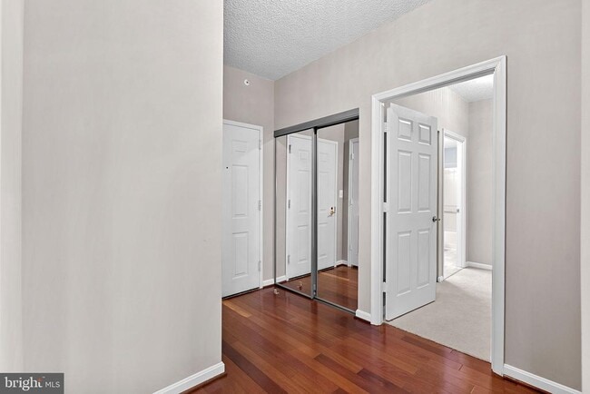 Foto del edificio - 19375 Cypress Ridge Terrace