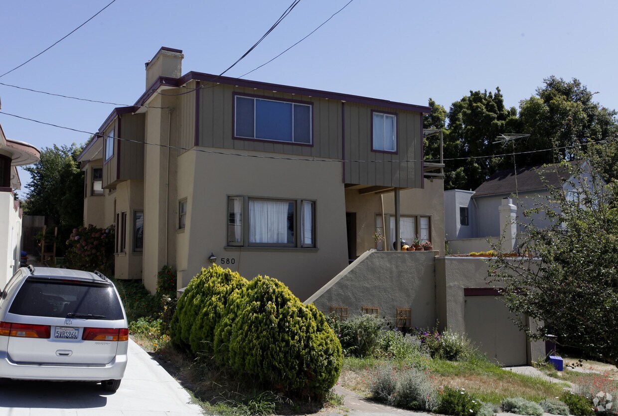 Primary Photo - 580 Capell St